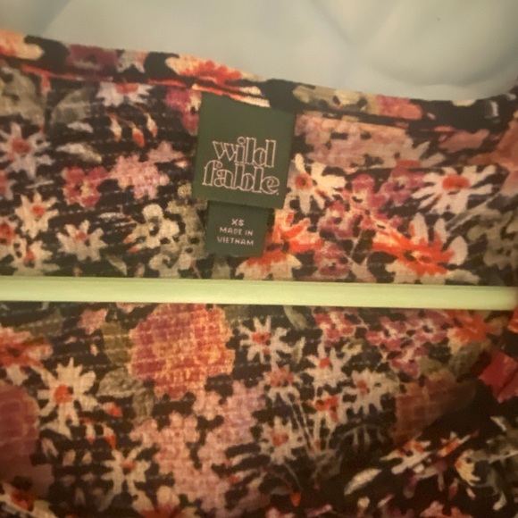 Floral stretchy top - Picture 2 of 3